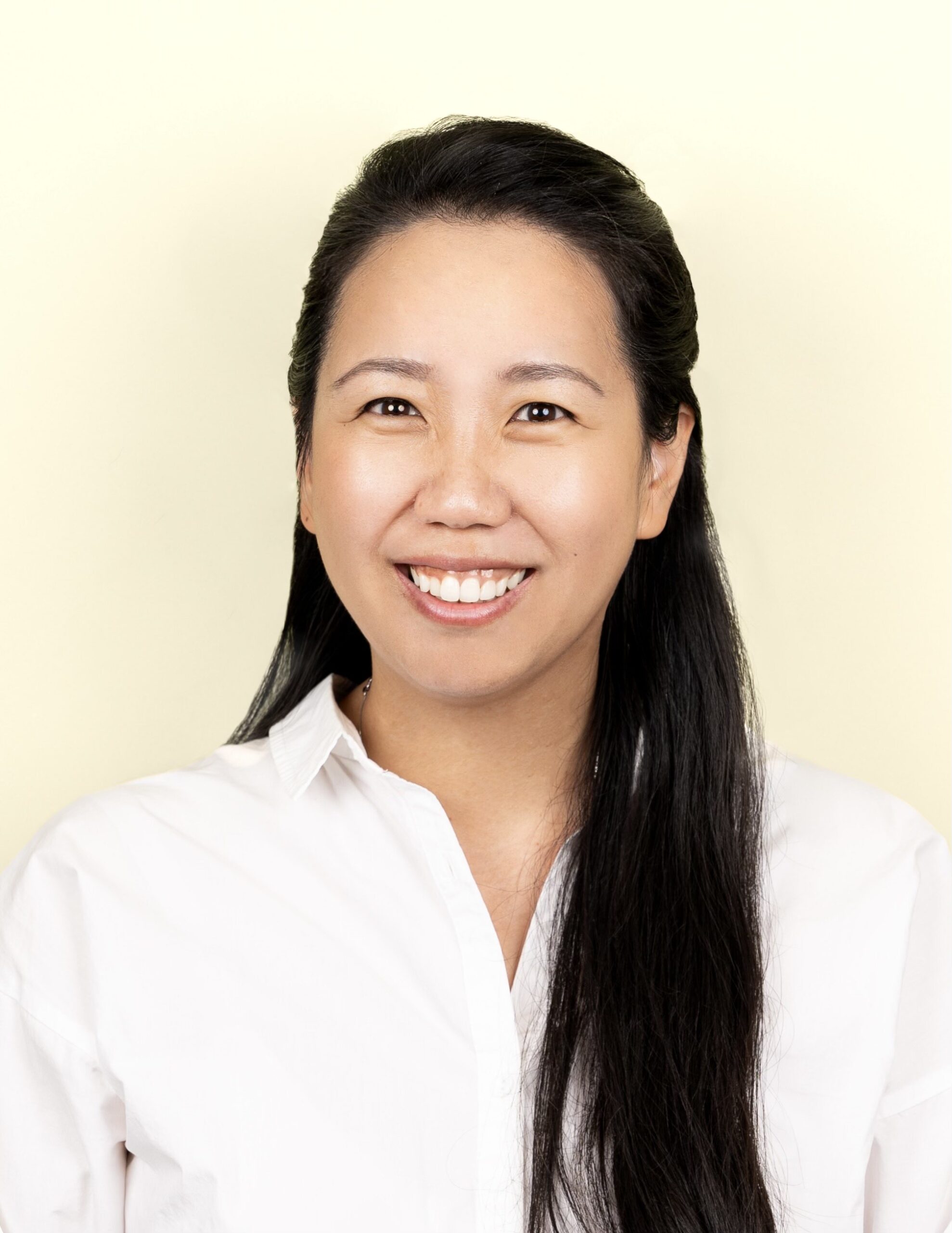 Tara Apriletti, NP